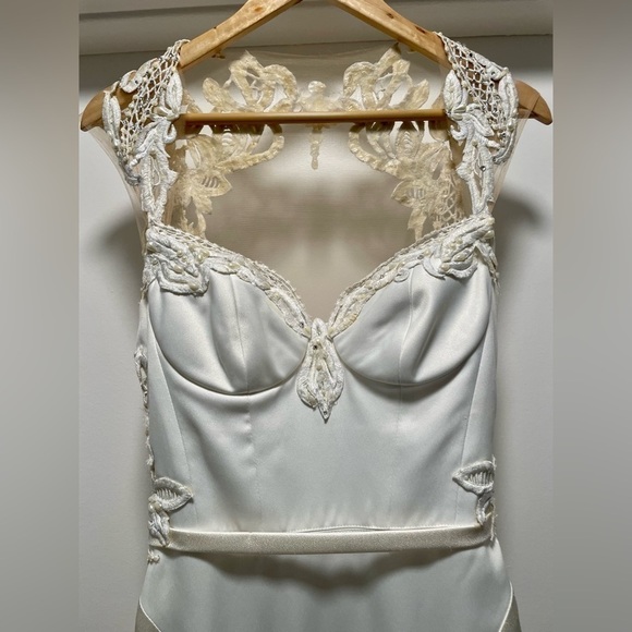 Galia Lahav Angelina Wedding Dress Size 4 and Reem Acra Cathedral Veil *READ* - Picture 9 of 17